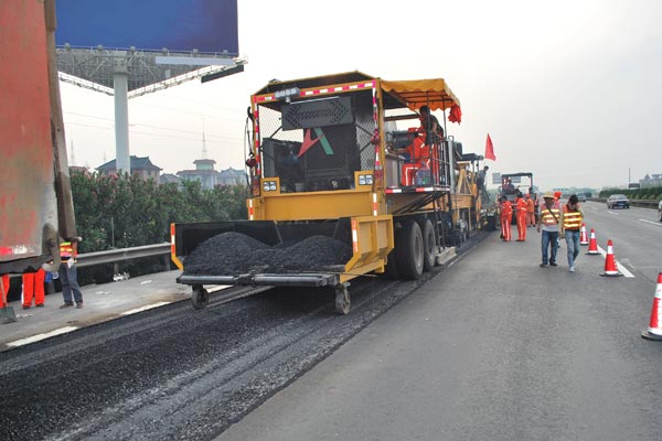 沥青路面和水泥路面优缺点分析